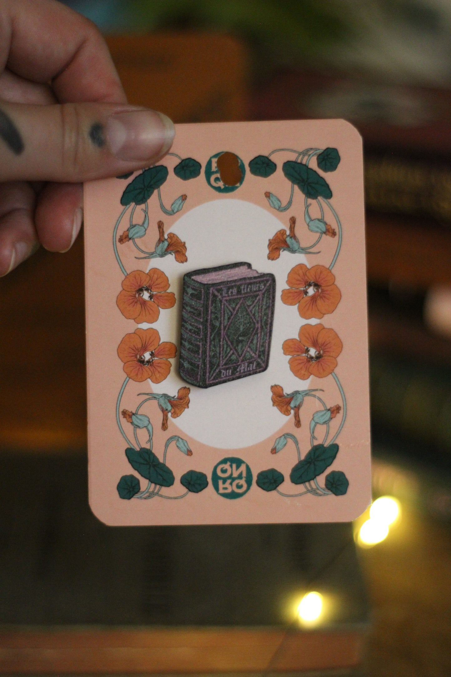 ✦ Pin's livre vert ✦