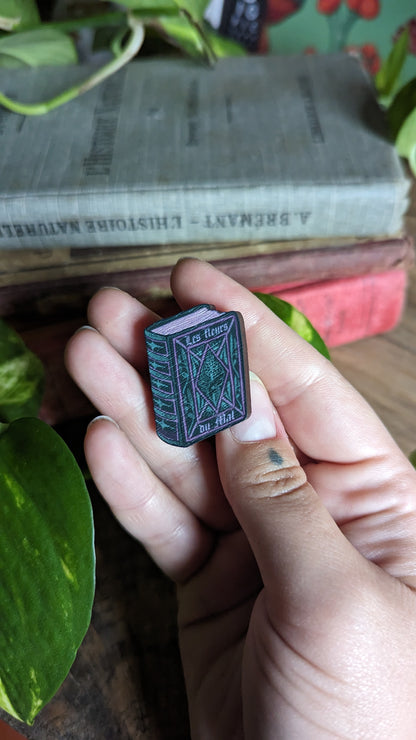 ✦ Pin's livre vert ✦