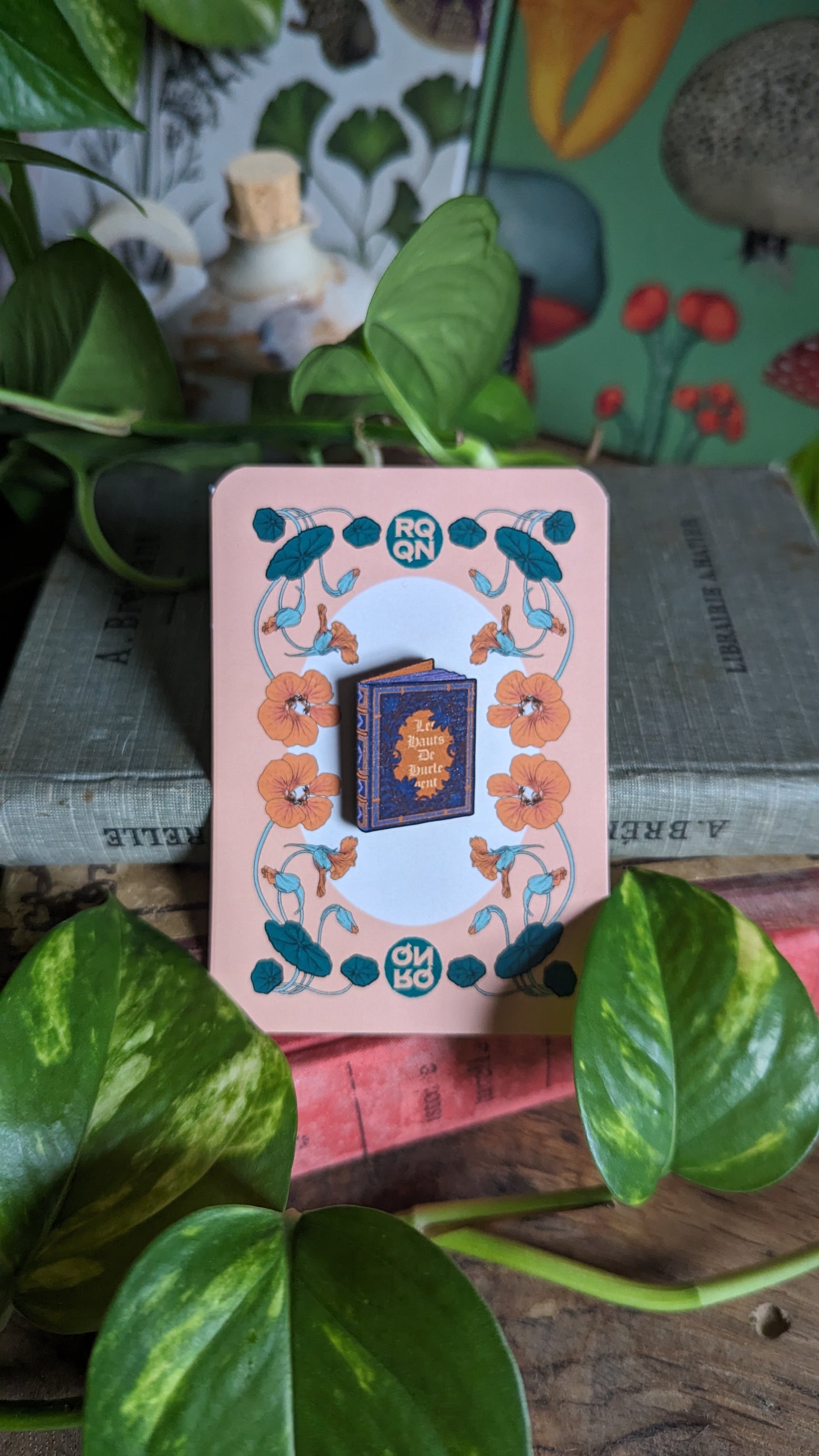 ✦ Pin's livre bleu ✦